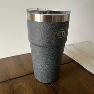 EUC Yeti 16oz stackable pint in Black Stone.